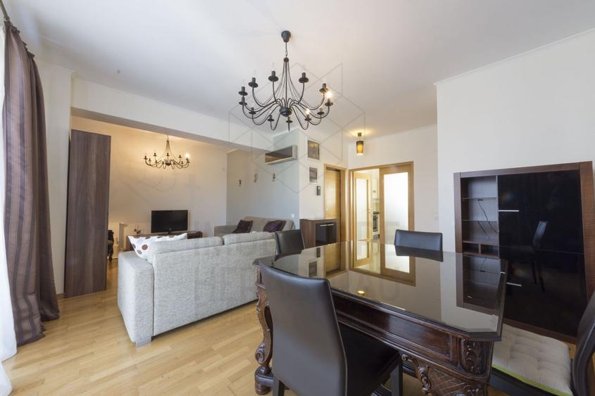 Apartament cu 3 camere decomandat, mobilat în P-ța Victoriei