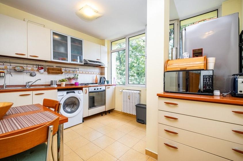 Apartament cu 3 camere semidecomandat, mobilat în Arcul de Triumf
