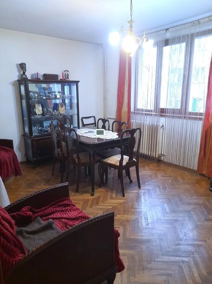 Apartament cu 4 camere decomandat, mobilat în Drumul Taberei