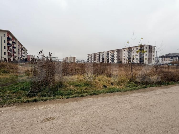 Teren Construcții intravilan de 2550 mp, în Tractorul