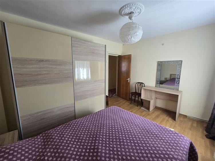 Apartament cu 4 camere decomandat în Colentina