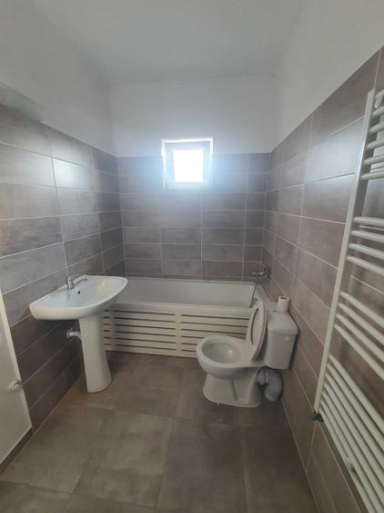 Apartament cu 3 camere decomandat în Aradului