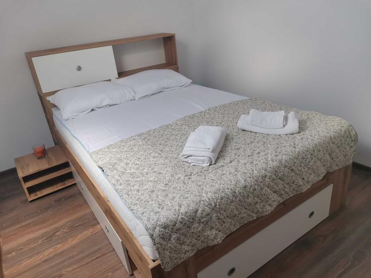 Casă cu 4 camere cu Teren 300 Mp în Exterior Vest