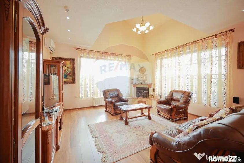Casă cu 5 camere cu Teren 1000 Mp în Sânmartin