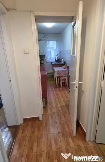 Apartament cu 3 camere decomandat în Piața Centrală