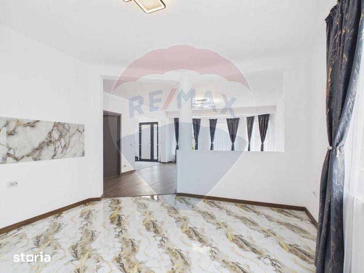 Casă cu 5 camere cu Teren 457 Mp în Vărăști