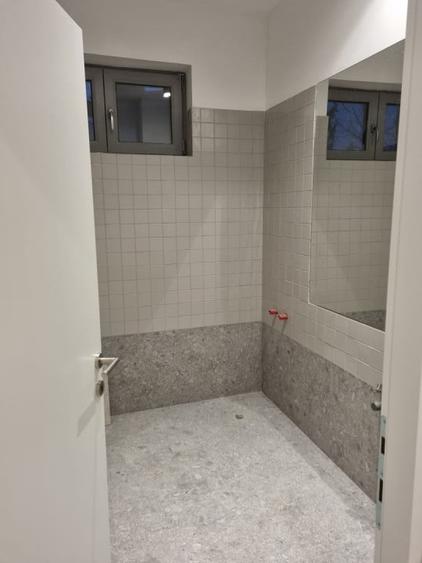 Apartament cu 5 camere decomandat în Primăverii