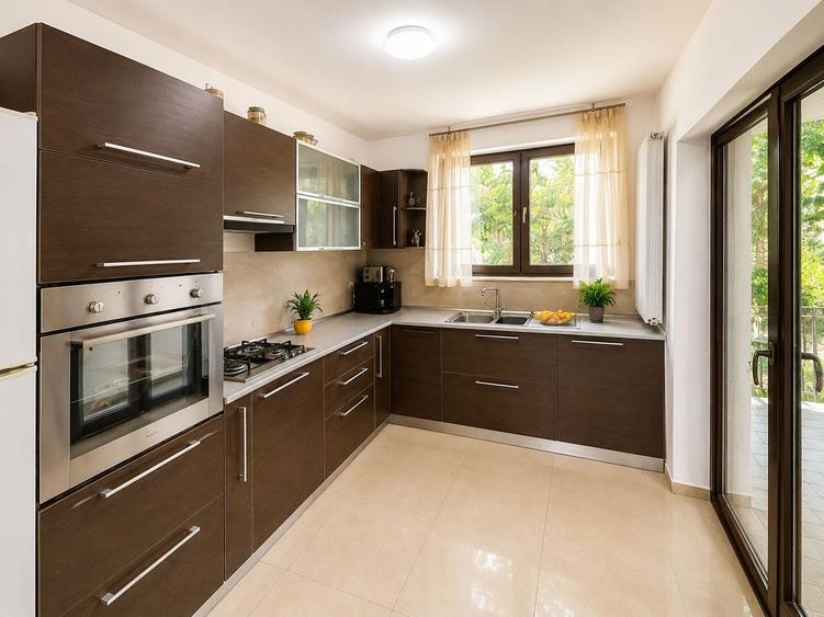 Casă individuală cu 3 camere cu Canalizare în Ultracentral