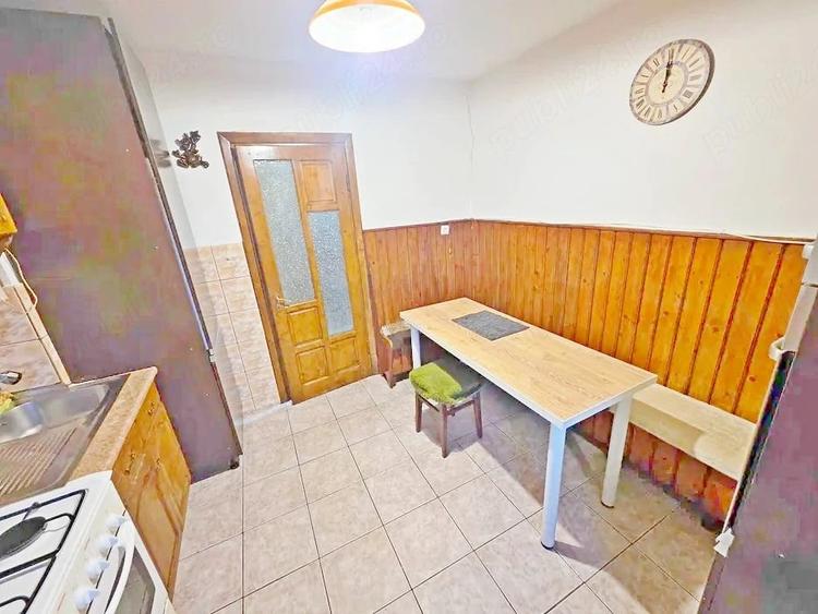 Apartament cu 3 camere decomandat în Dâmbovița