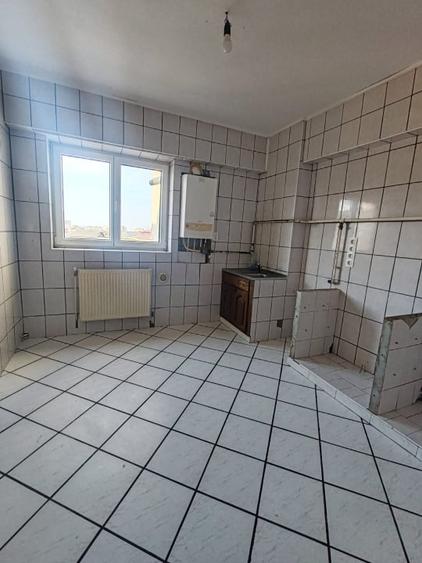 Ultracentral 3 camere, 70 mp + terasă privată – îl renovezi cum vrei - 4