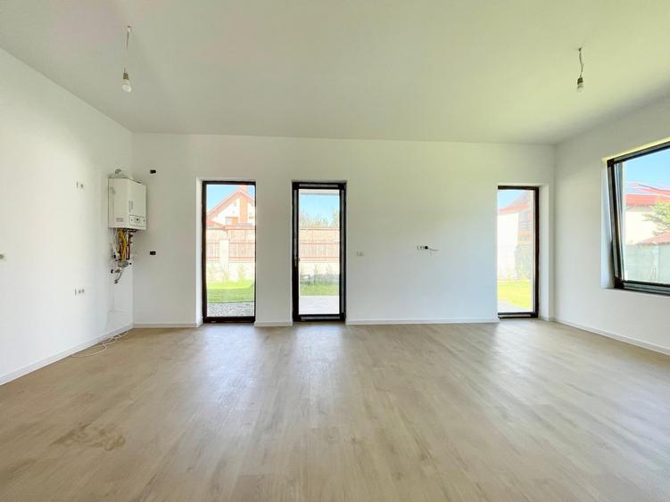 Duplex cu 4 camere cu Canalizare în Moșnița Nouă