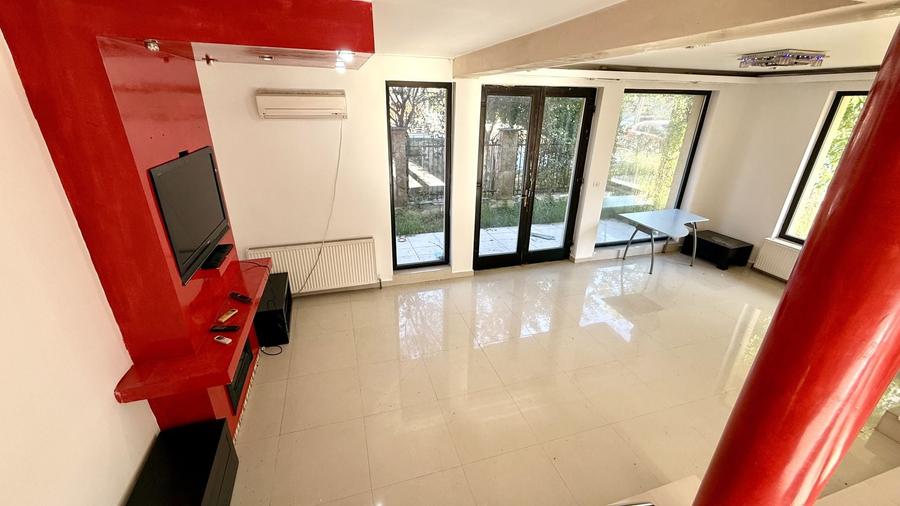 Duplex cu 5 camere cu Canalizare în Exterior Sud