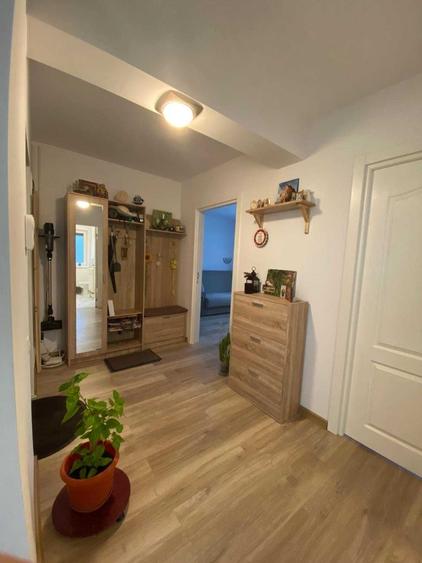 Apartament cu 3 camere decomandat în Florești