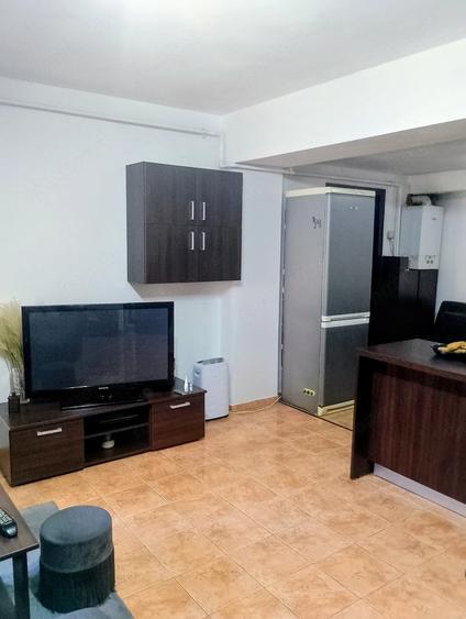 Apartament cu 3 camere decomandat în Telegrafului