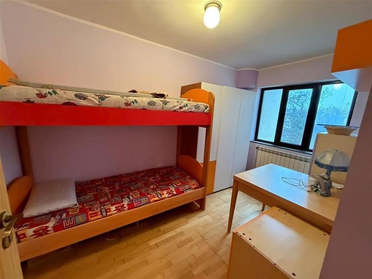 Apartament cu 3 camere decomandat, mobilat în Central