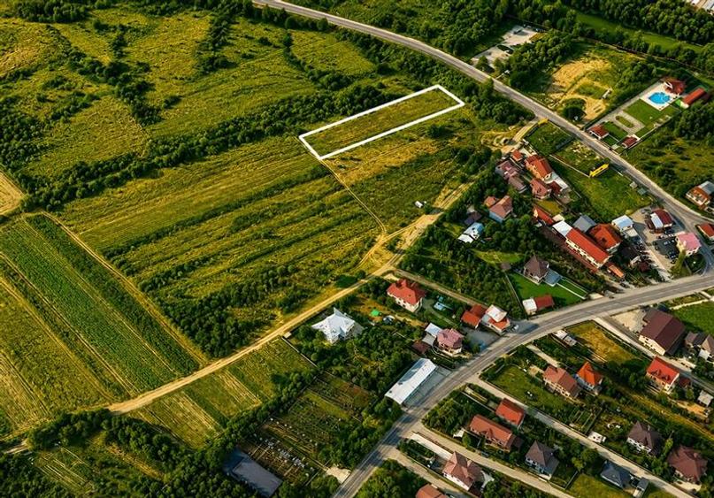 Teren Construcții intravilan de 1537 mp, în Est