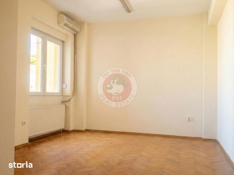 Apartament cu 5 camere decomandat în Romană