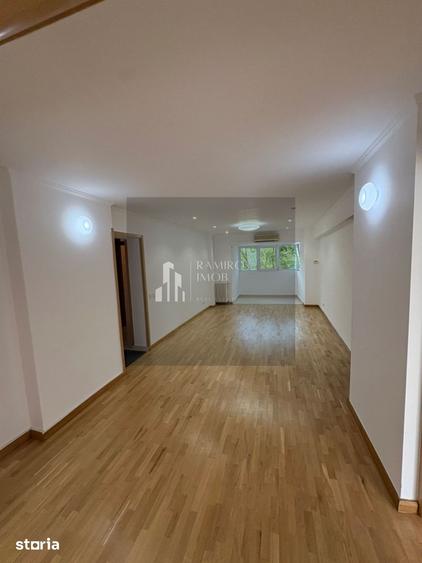 Apartament cu 4 camere în Centrul Civic