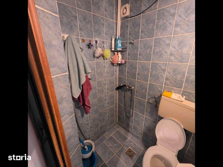 Apartament cu 3 camere în Petrișor