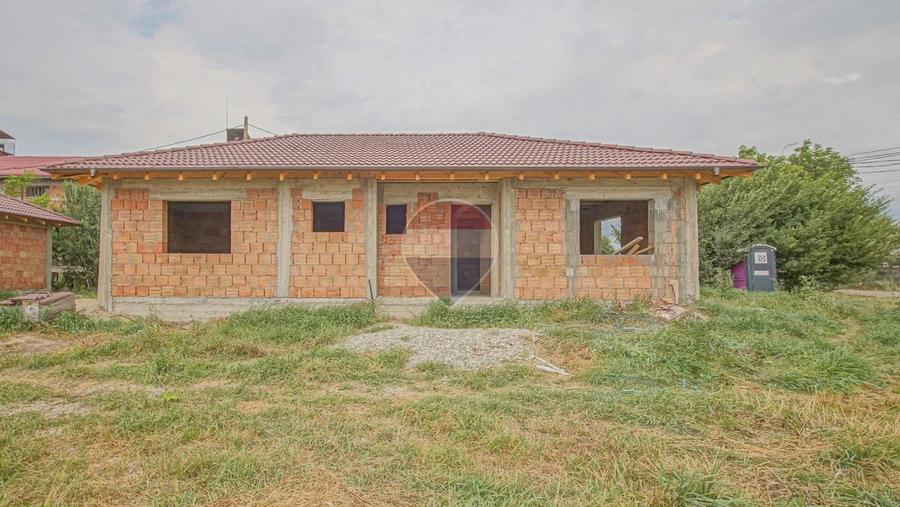 Casă individuală cu 4 camere cu Teren 365 Mp în Hărmanului