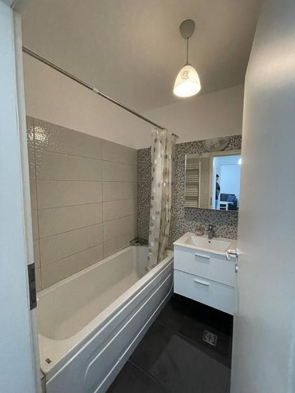 Apartament cu 2 camere decomandat în Roșu