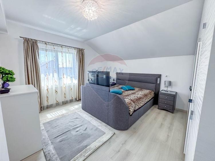 Casă individuală cu 4 camere cu Teren 248 Mp în Berceni