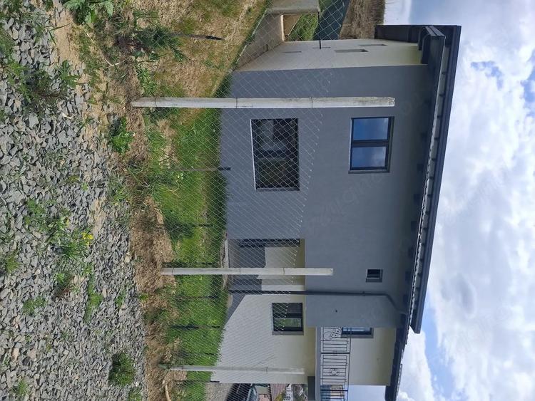 Casă cu 3 camere cu Teren 4 Mp în Central