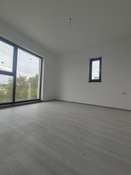 Casa 5 Camere,  Curte, Loc de Parcare,Terasa Circulabila - 16