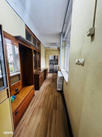 Apartament spatios la casa, ultracentral, 80 mp, 2 camere si curte