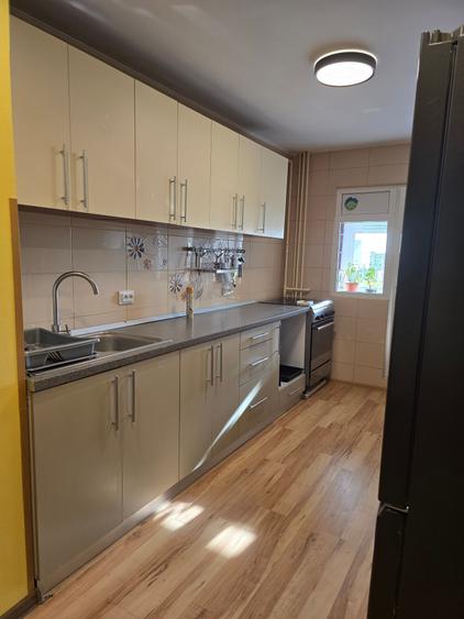 Apartament cu 4 camere decomandat, mobilat în Rahova