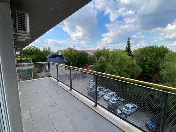 Apartament cu 2 camere semidecomandat, mobilat în Parcul Carol