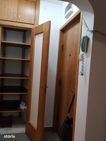 Garsonieră decomandată în Tei