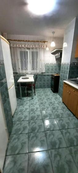 Apartament cu 3 camere decomandat, mobilat în P-ța Victoriei