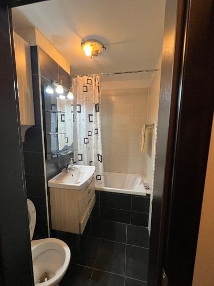 Apartament cu 3 camere semidecomandat, mobilat în Circumvalațiunii