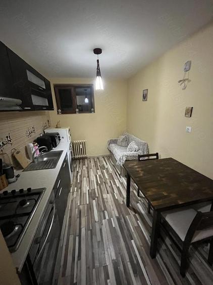 Apartament cu 2 camere decomandat, mobilat în Calea București