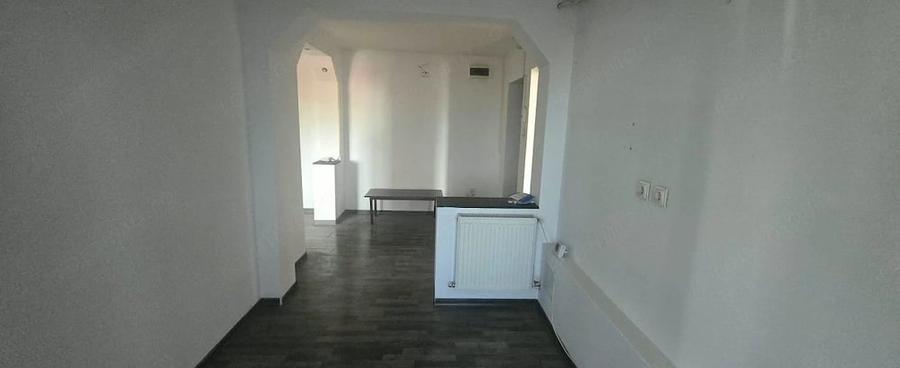 De vanzare apartament 2 camere decomandat | Zona 8 Mai - 12