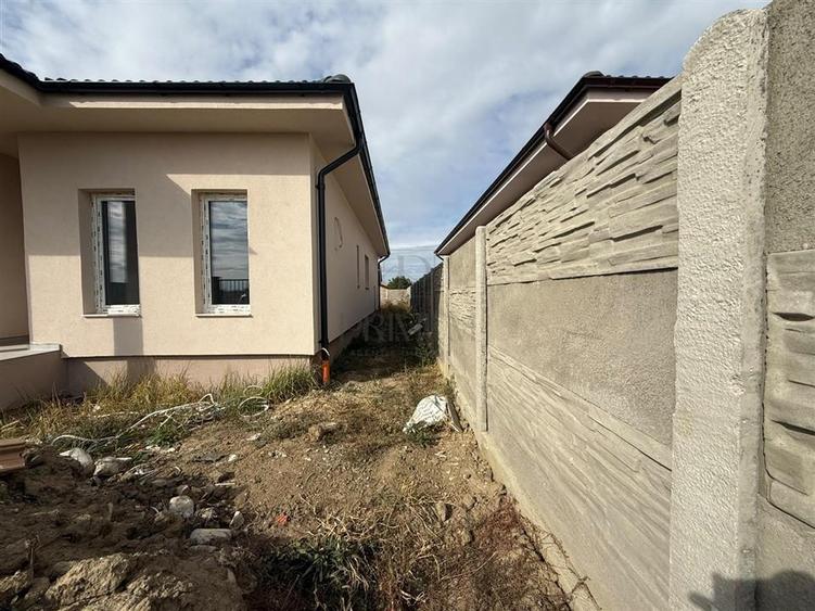 Duplex cu 3 camere cu Canalizare în Moșnița Nouă