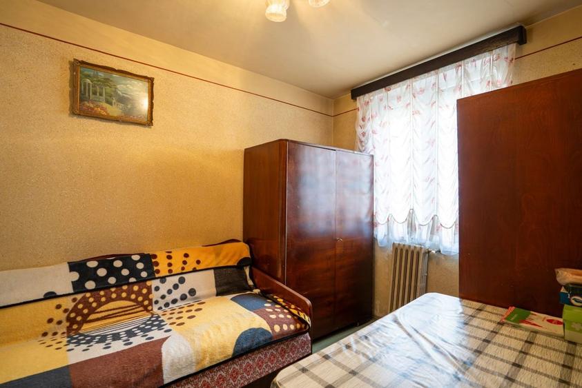Apartament cu 3 camere semidecomandat în Valenta