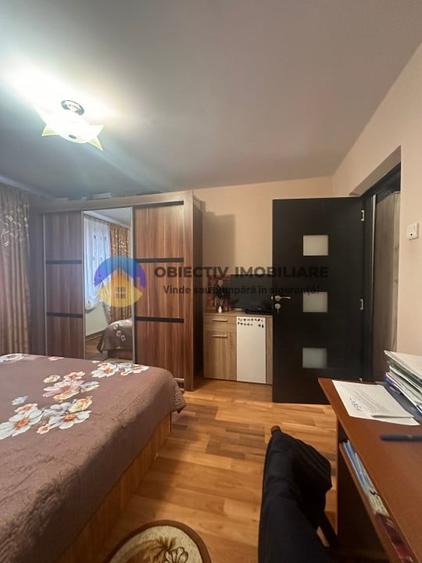 Apartament cu 3 camere semidecomandat în Mărăței