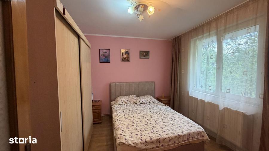 Apartament cu 3 camere semidecomandat în Central