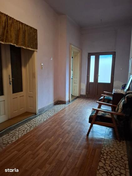 Casă cu 2 camere cu Teren 414 Mp în Central