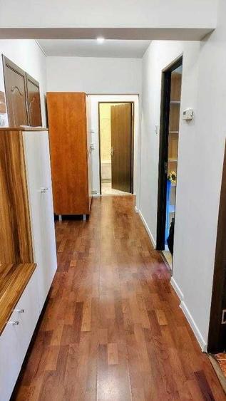 Apartament cu 3 camere decomandat în Răcădău