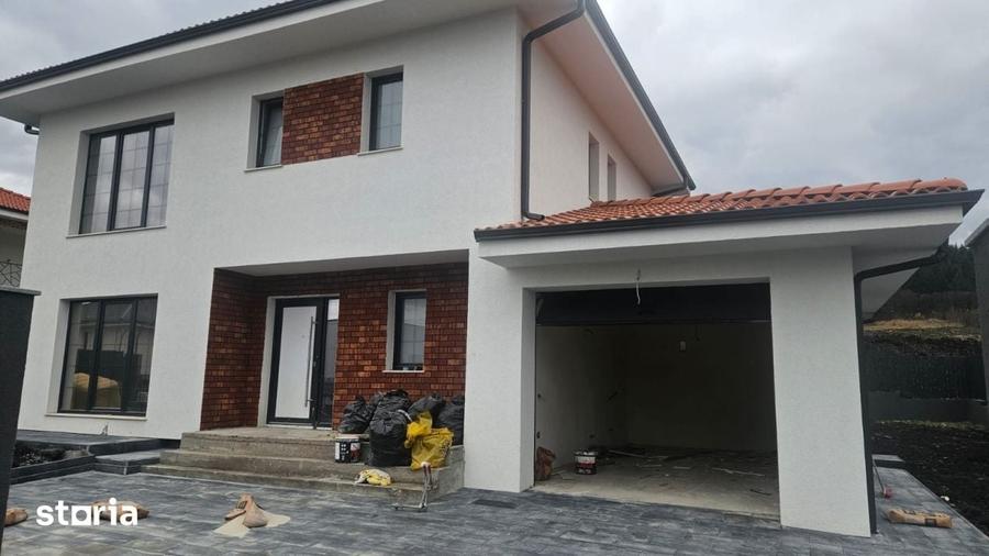 Casă cu 4 camere cu Teren 500 Mp în Merghindeal
