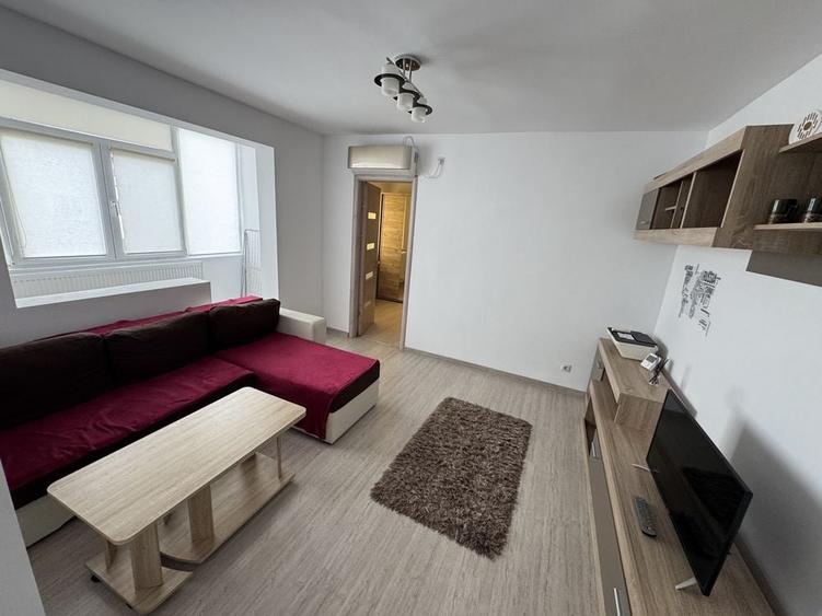 Apartament cu 2 camere semidecomandat în Palazu Mare