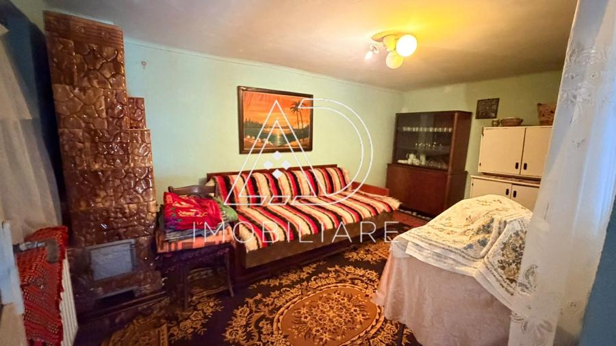 Casă individuală cu 5 camere cu Teren 930 Mp în Central