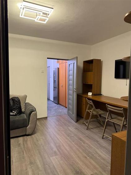 Apartament cu 2 camere semidecomandat, mobilat în Podu Roș