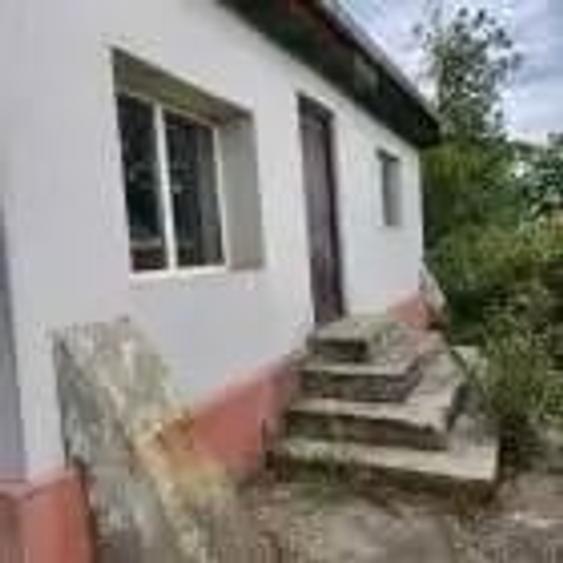 Casă cu 4 camere cu Teren 2000 Mp în Săhăteni