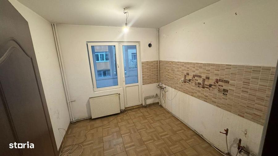 Apartament cu 3 camere decomandat în Dristor