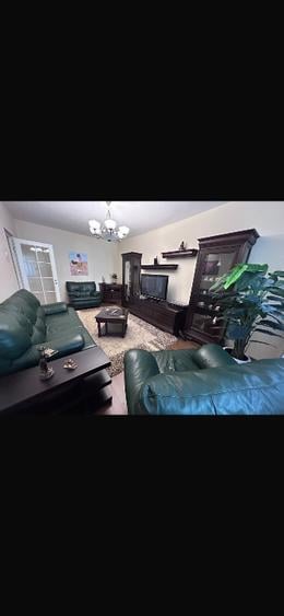 Apartament cu 3 camere decomandat în Răcădău