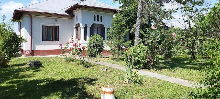 Casă cu 4 camere cu Teren 1400 Mp în Cerșani